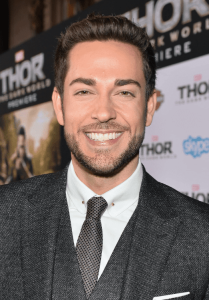File:Zachary Levi 2013.png